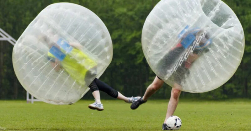 Team tijdens een actieve teambuilding-activiteit