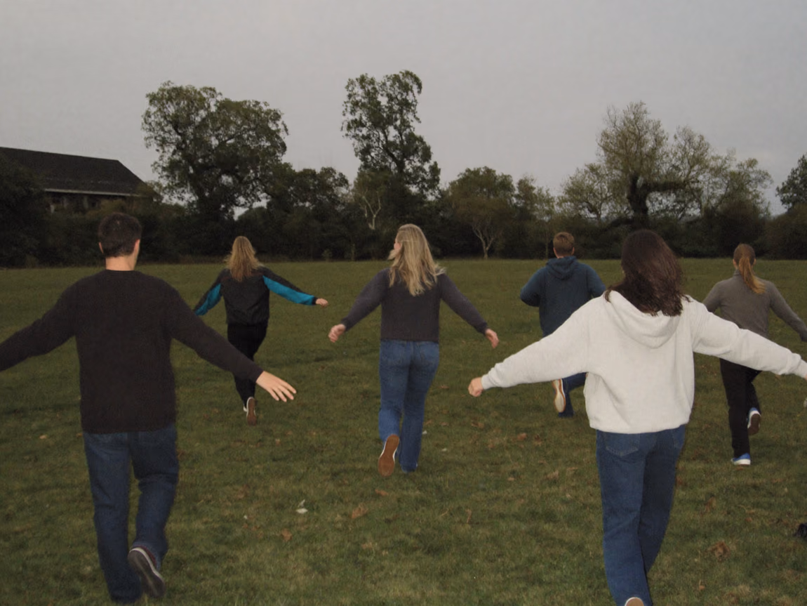 Team tijdens een teamuitje op een veld